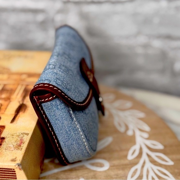 Dooney & Bourke Genuine darling wristlet,cotton denim, genuine leather trim😘 - Picture 4 of 9